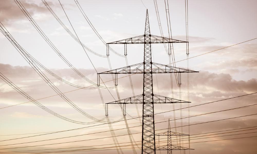 Lokalne źródła energii – dlaczego warto na nie postawić?